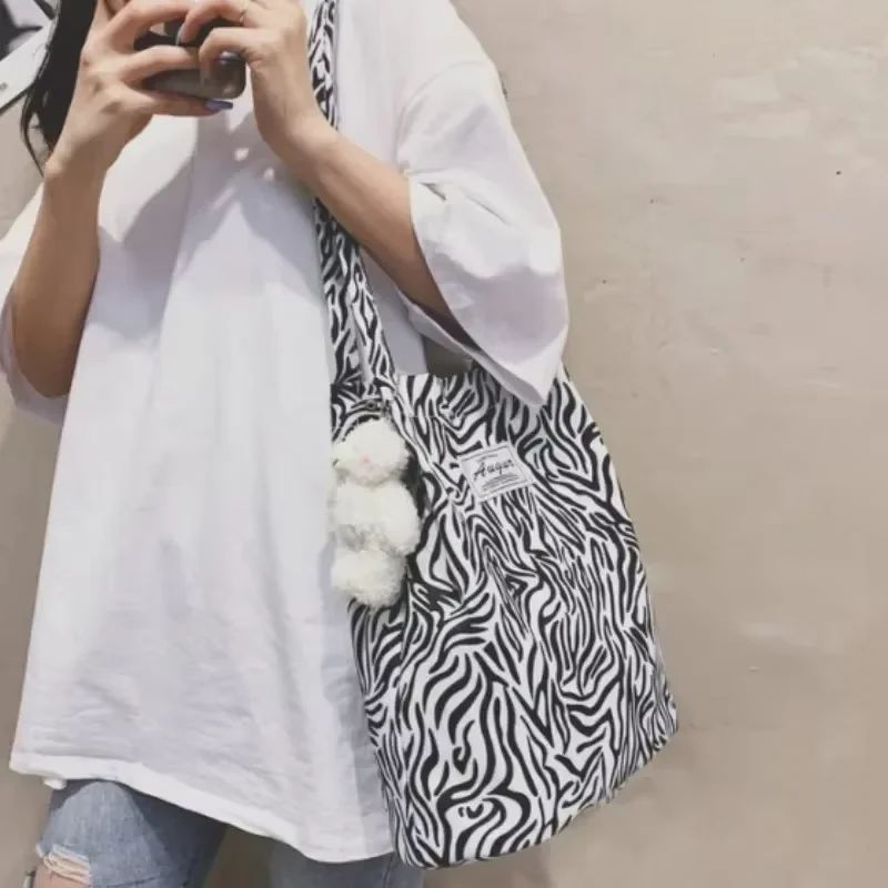 Fashionable Printed Canvas Shoulder Tote Bag for Everyday Style & Shopping - Image 6