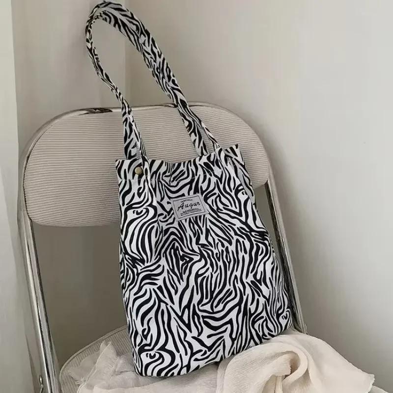 Fashionable Printed Canvas Shoulder Tote Bag for Everyday Style & Shopping - Image 10